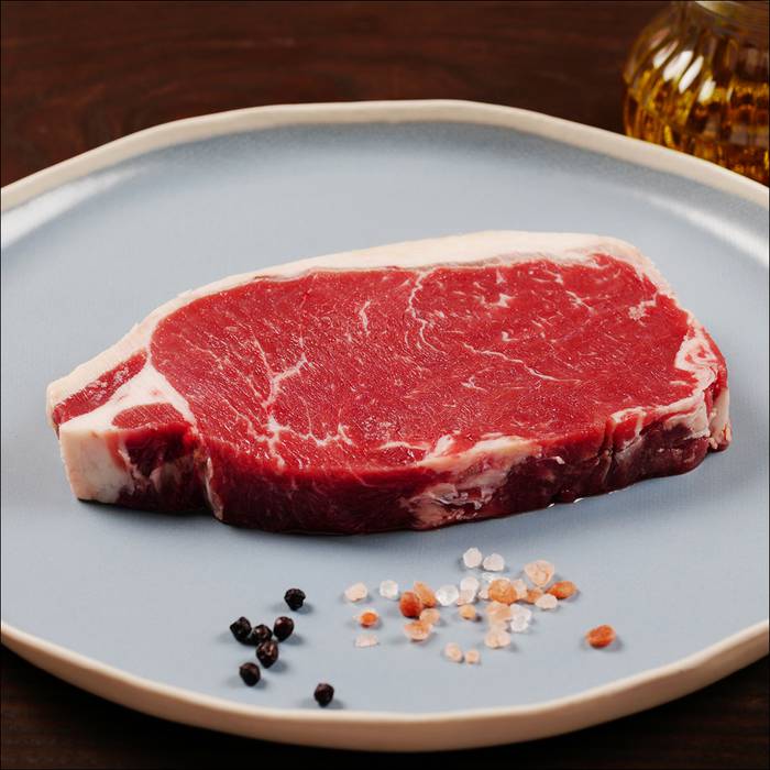 NATURAL FARM - ANGUS Beef Striploin VP PORTIONED